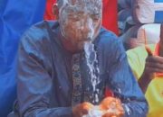 Viral Banget, Pria Ini Bisa ‘Sembur’ Air dari Mulutnya, Netizen Heboh!