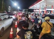 Pedagang BBM Eceran di Balikpapan Rela Antre Berjam-jam demi Bensin