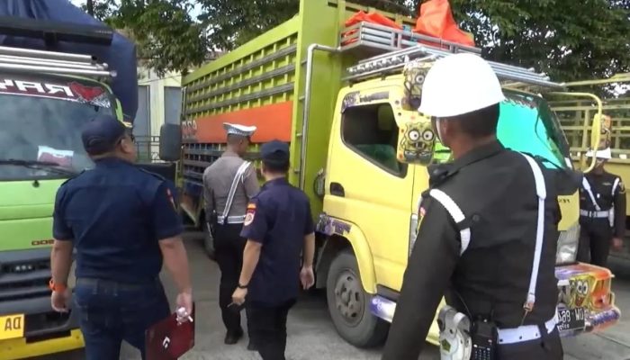 Razia Dishub Samarinda: Banyak Truk Kena Tilang Gara-Gara KIR Kedaluwarsa