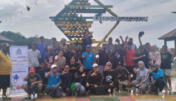 Aksi Peduli Sungai dari Muhammad Andriansyah di Kampung Ketupat