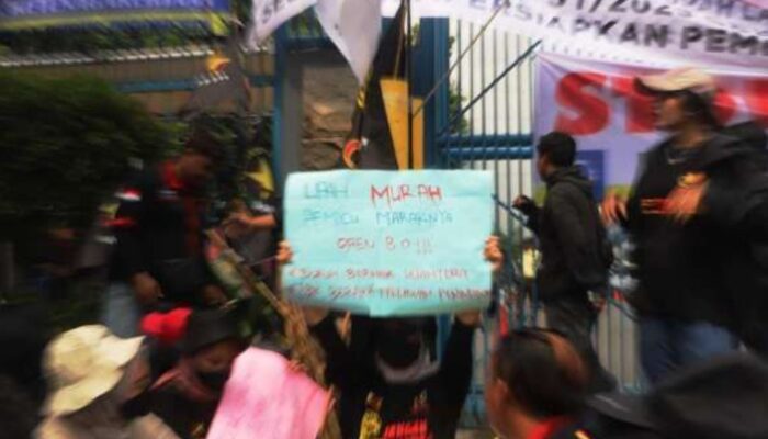 Demo 28 Agustus: Ribuan Buruh Tumpah Ruah Desak Kenaikan Upah