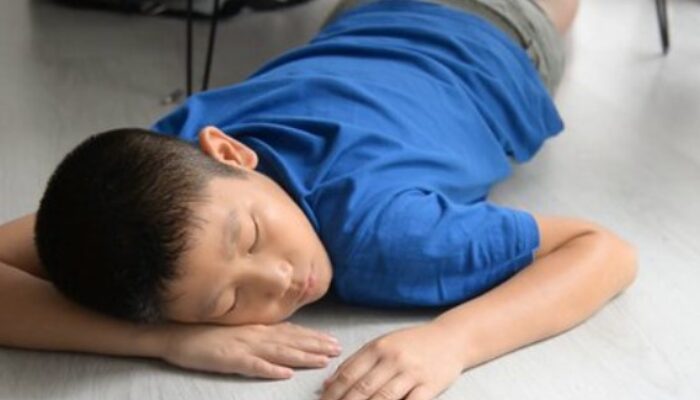 Tidur di Lantai Bisa Redakan Nyeri Punggung? Ini Kata Ahli