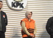 KPK Tetapkan Dayang Donna Faroek Tersangka Suap IUP Pertambangan Kaltim KPK Tetapkan Dayang Donna Faroek Tersangka Suap IUP Pertambangan Kaltim