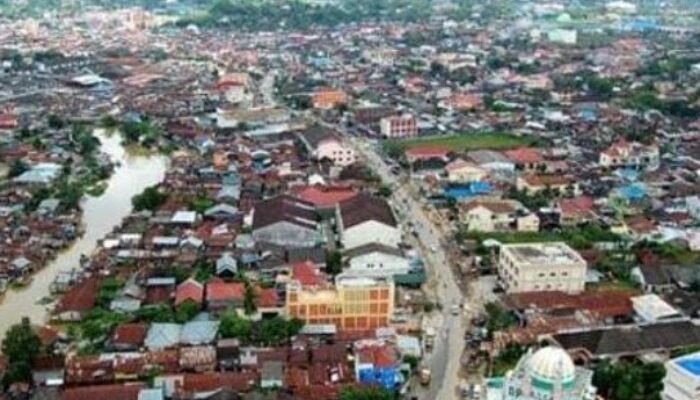 Struktur Penduduk Samarinda Berdasarkan Usia dan Jenis Kelamin