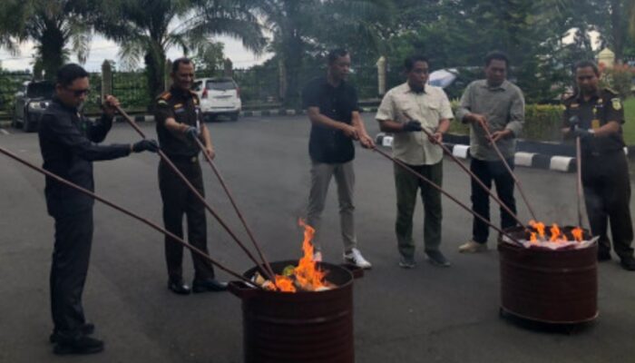 Pemusnahan Barang Bukti Narkotika dan Kriminalitas oleh Kejari Kukar