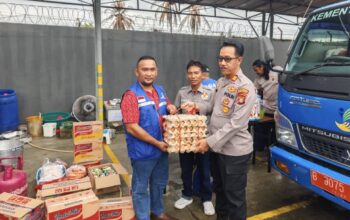 Polsek Samarinda Kota dan Relawan ITS Salurkan Bantuan untuk Korban Kebakaran