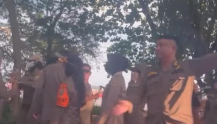 Enam Lapak PKL di Samarinda Ditertibkan, Satu Pedagang Diamankan Polisi