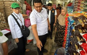 Disperindagkop UKM Kukar Bersama Bulog Awasi Ketersediaan Beras, Antisipasi Gejolak Harga" Disperindagkop UKM Kukar Bersama Bulog Awasi Ketersediaan Beras, Antisipasi Gejolak Harga"