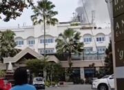 Hotel Senyiur Terbakar pada Pagi Hari, Puluhan Mobil Damkar Dikerahkan Hotel Senyiur Terbakar pada Pagi Hari, Puluhan Mobil Damkar Dikerahkan