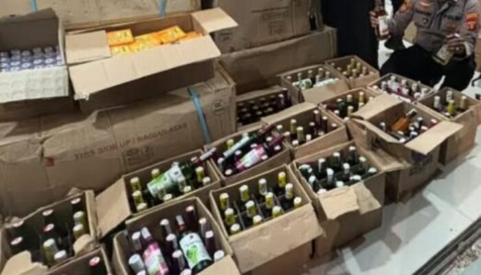 Operasi Miras Ilegal di Bontang: Polisi Sita 176 Botol dari Tiga Toko