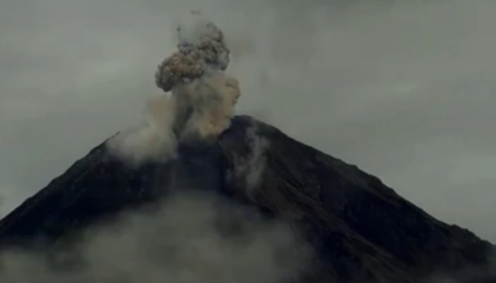 Pasir Vulkanik Letusan Semeru Jadi Sumber Ekonomi