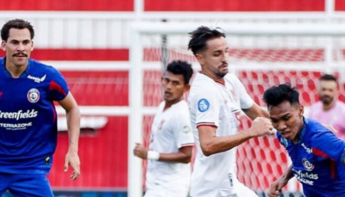 Drama Arema vs Malut United: Skor Imbang 1-1 di Stadion Kie Raha