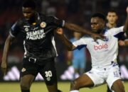 Arema FC Bungkam Semen Padang 2-1, Singo Edan Panjat Klasemen Super League Arema FC Bungkam Semen Padang 2-1, Singo Edan Panjat Klasemen Super League
