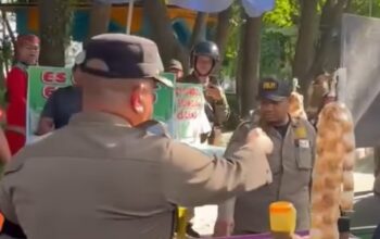 Jaga Ketertiban Kota, Satpol PP Samarinda Sapu Bersih PKL di Depan Islamic Center Jaga Ketertiban Kota, Satpol PP Samarinda Sapu Bersih PKL di Depan Islamic Center