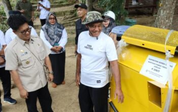 Rendi Solihin Kunjungi Tenggarong Seberang, Optimis Proyek Jalan Selesai Tepat Waktu Rendi Solihin Kunjungi Tenggarong Seberang, Optimis Proyek Jalan Selesai Tepat Waktu