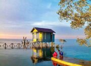 Menikmati Keindahan Alam di Pantai Kenyamukan Menikmati Keindahan Alam di Pantai Kenyamukan