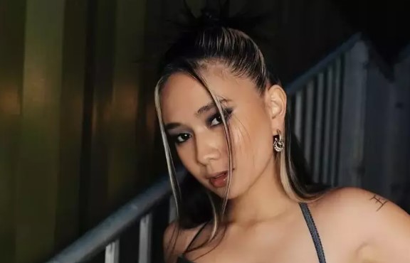 Profil NIKI Zefanya: Biodata, Karier Internasional & Vibes Musik R&B Indonesia Profil NIKI Zefanya: Biodata, Karier Internasional & Vibes Musik R&B Indonesia