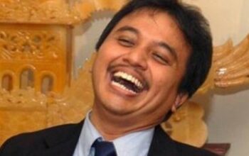 Kasus Ijazah Jokowi: Roy Suryo dan 7 Tokoh Lain Resmi Ditetapkan Sebagai Tersangka Kasus Ijazah Jokowi: Roy Suryo dan 7 Tokoh Lain Resmi Ditetapkan Sebagai Tersangka