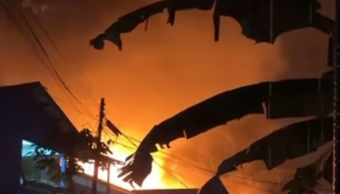 Dini Hari Mencekam, Kebakaran Hanguskan Rumah Warga di Air Hitam Samarinda Dini Hari Mencekam, Kebakaran Hanguskan Rumah Warga di Air Hitam Samarinda