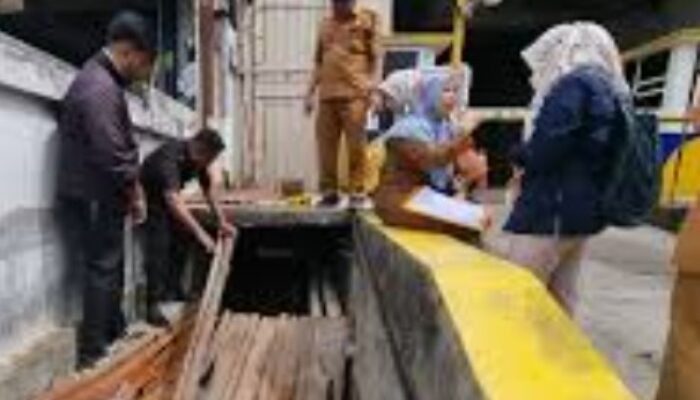 Bau Menyengat di Jalan Mulawarman, DLH Samarinda Temukan Limbah Mall SCP Bocor ke Parit