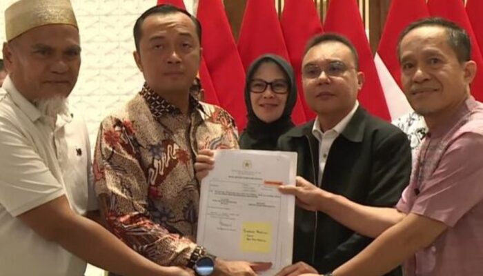 Prabowo Pulihkan Nama Baik Dua Guru Luwu Utara yang Dikriminalisasi