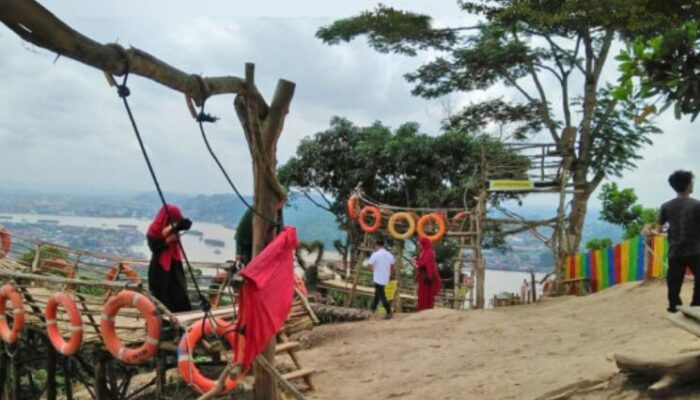 Menikmati Keindahan Panorama Kota Samarinda di Tebing Lonceng