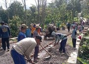 Lelah Menunggu Pemerintah, Warga Dua Desa di Pati Viral Perbaiki Jalan Bareng