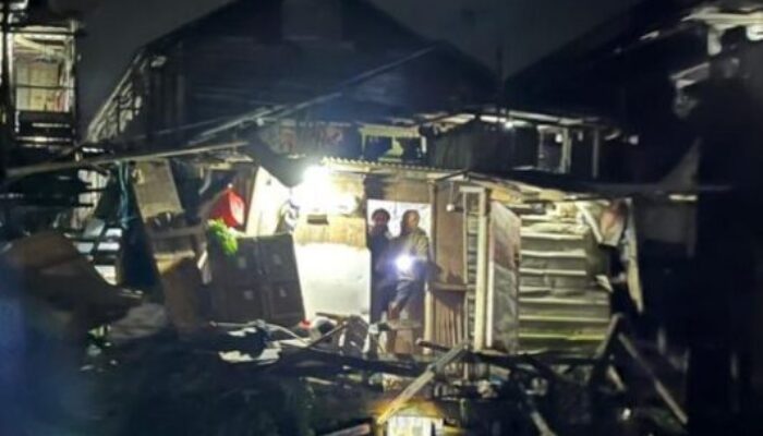 Dua Tongkang Hilang Kendali, Rumah Warga Samarinda Rusak Berat