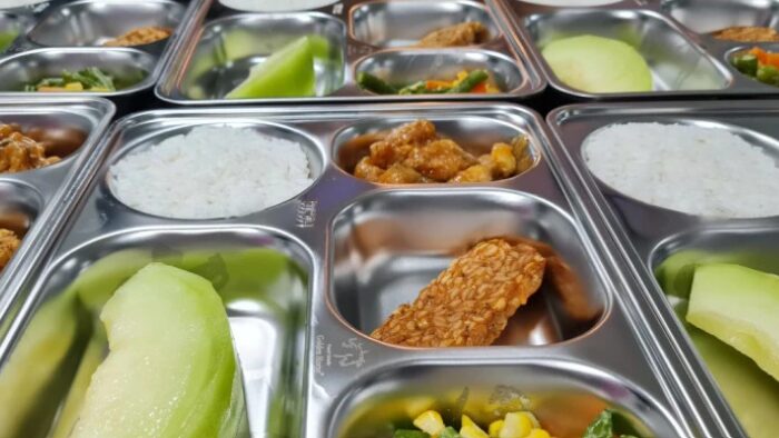 Lindungi Kesehatan Siswa, Dinkes Kaltim Awasi Dapur MBG di Samarinda Lindungi Kesehatan Siswa, Dinkes Kaltim Awasi Dapur MBG di Samarinda