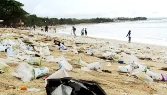 Presiden Prabowo Instruksikan Pembersihan Sampah Pantai Bali
