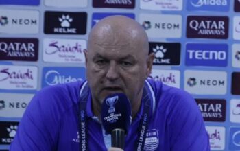 Pelatih Persib Kecewa dengan Kericuhan Suporter Setelah Kekalahan dari Ratchaburi FC