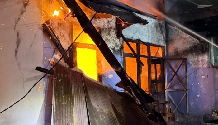 Samarinda Digegerkan Kebakaran Pagi Hari, Warga Panik Evakuasi Mandiri