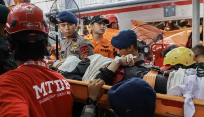 KRL dan KA Argo Bromo Anggrek Bertabrakan di Bekasi, Evakuasi Masih Berlangsung