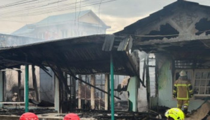Rumah di Bontang Ludes Terbakar, Damkar Bergerak Cepat Padamkan Api