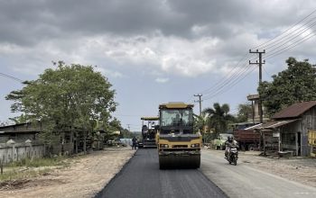 Jalan Bontang-Sangatta Mulai Diperbaiki dan Diaspal, Waktu Tempuh Perlahan Menjadi Lebih Baik