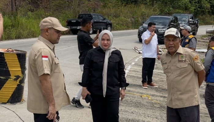DPRD Kaltim Tinjau Dua Titik Longsor di Jalan Sanga-Sanga Menuju Dondang, Penanganan Ditarget Mulai Tahun Ini