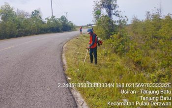 Padat Karya Pengendalian Tanaman di Ruas Usiran–Tanjung Batu Libatkan Warga Sekitar