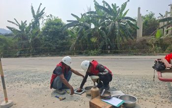 Jaga Mutu Penanganan Longsoran, BBPJN Kaltim Lakukan Uji Sand Cone di Ruas Santan-Bontang