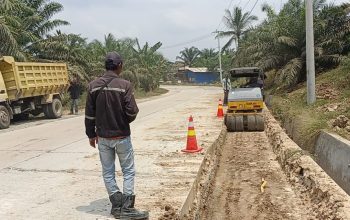 BBPJN Kaltim Perbaiki Bahu Jalan Ruas Simpang Perdau-Batu Ampar