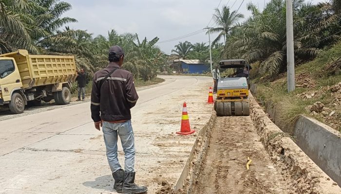 BBPJN Kaltim Perbaiki Bahu Jalan Ruas Simpang Perdau-Batu Ampar