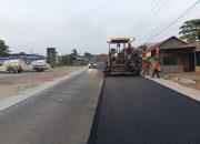 Pengaspalan Bontang-Sangatta Dikebut, Warga Apresiasi Jalan Makin Mulus
