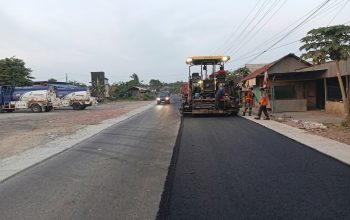 Pengaspalan Bontang-Sangatta Dikebut, Warga Apresiasi Jalan Makin Mulus