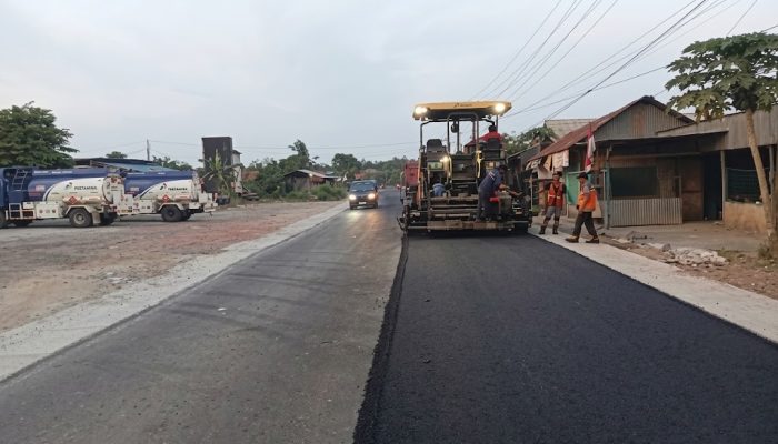 Pengaspalan Bontang-Sangatta Dikebut, Warga Apresiasi Jalan Makin Mulus