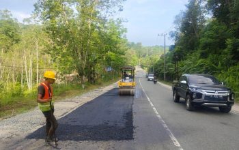BBPJN Kaltim Lakukan Patching Jalan Sambera–Santan