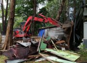 Pengadilan Negeri Tenggarong Bongkar Paksa Kios di Pantai Pemedas Kukar