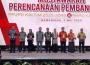 Wali Kota Samarinda Raih Penghargaan Pembangunan Terbaik dari Pemprov Kaltim