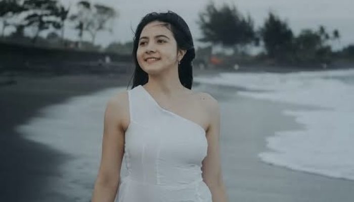 Profil Bulan Sutena: Dari TikTok Cover ke Layar Lebar dan Isu Kontroversial