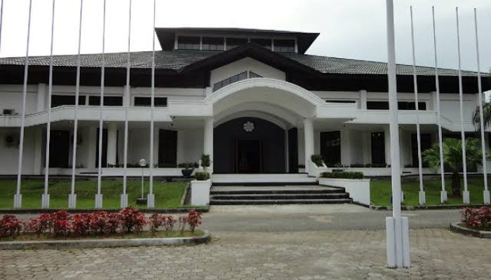 Kelas X SMA 10 Samarinda Balik ke Kampus A Hari Ini