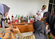 Satpol PP Samarinda Sikat 720 Botol Miras Ilegal!