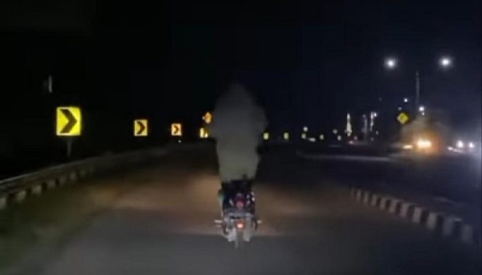 Viral Ojol Bonceng Pocong, Jalan Gelap Mataram Jadi Sorotan